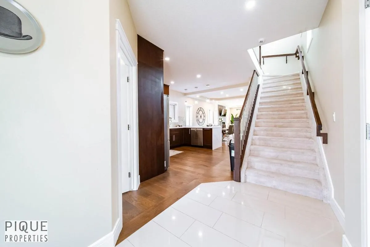 Sol Escape Home - King Bed - Hot Tub - Bbq - Sleeps 12 Edmonton Apartamento