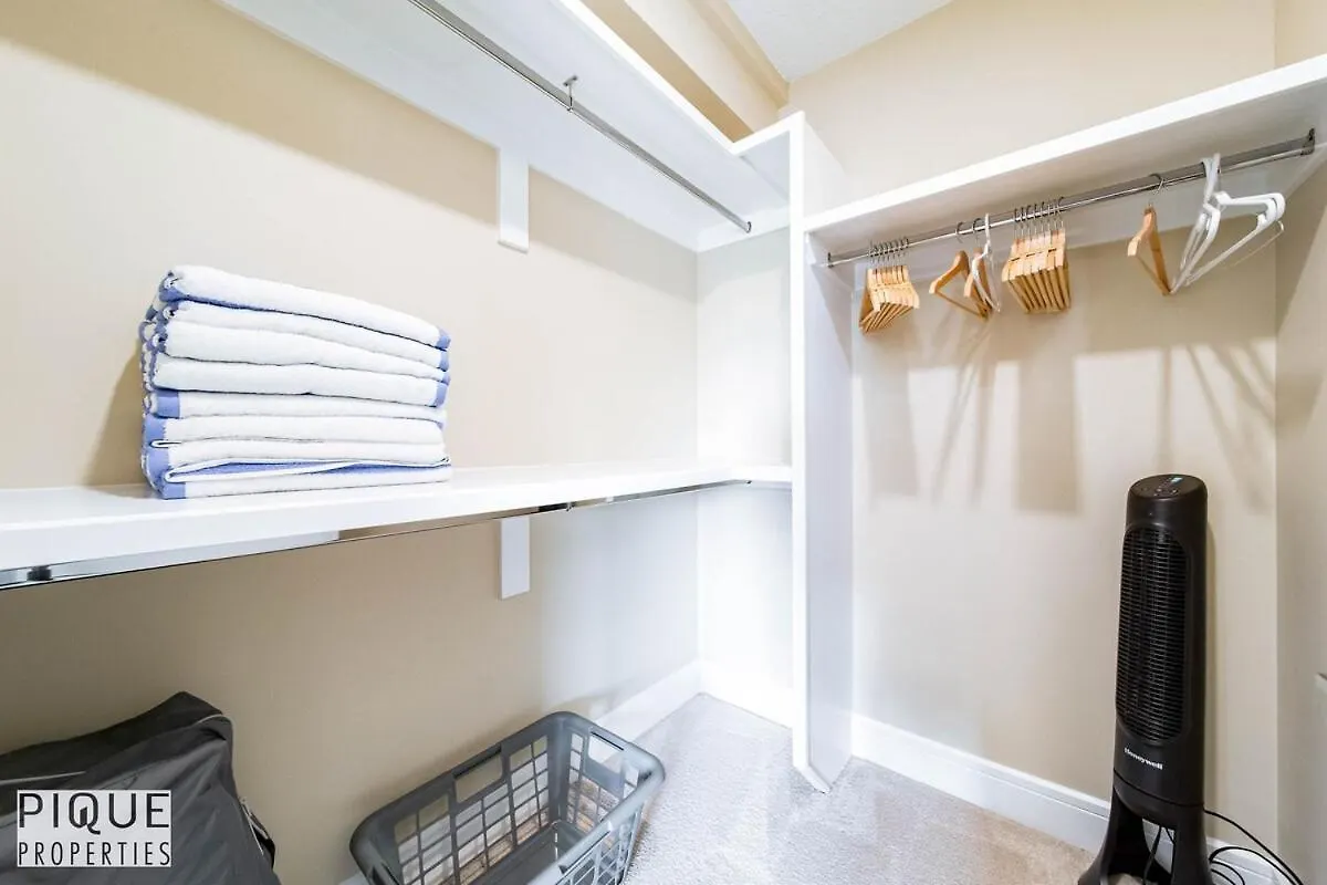 Sol Escape Home - King Bed - Hot Tub - Bbq - Sleeps 12 Edmonton 0*,