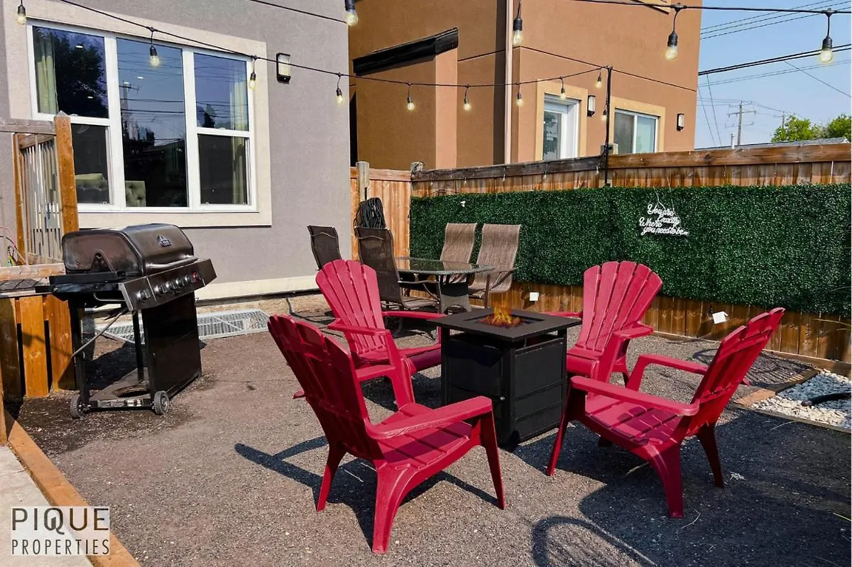 Sol Escape Home - King Bed - Hot Tub - Bbq - Sleeps 12 Edmonton 0*,  Canadá