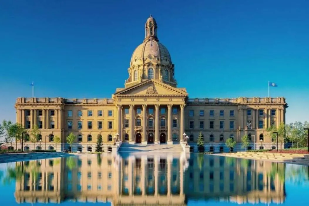 Sol Escape Home - King Bed - Hot Tub - Bbq - Sleeps 12 Edmonton Canadá