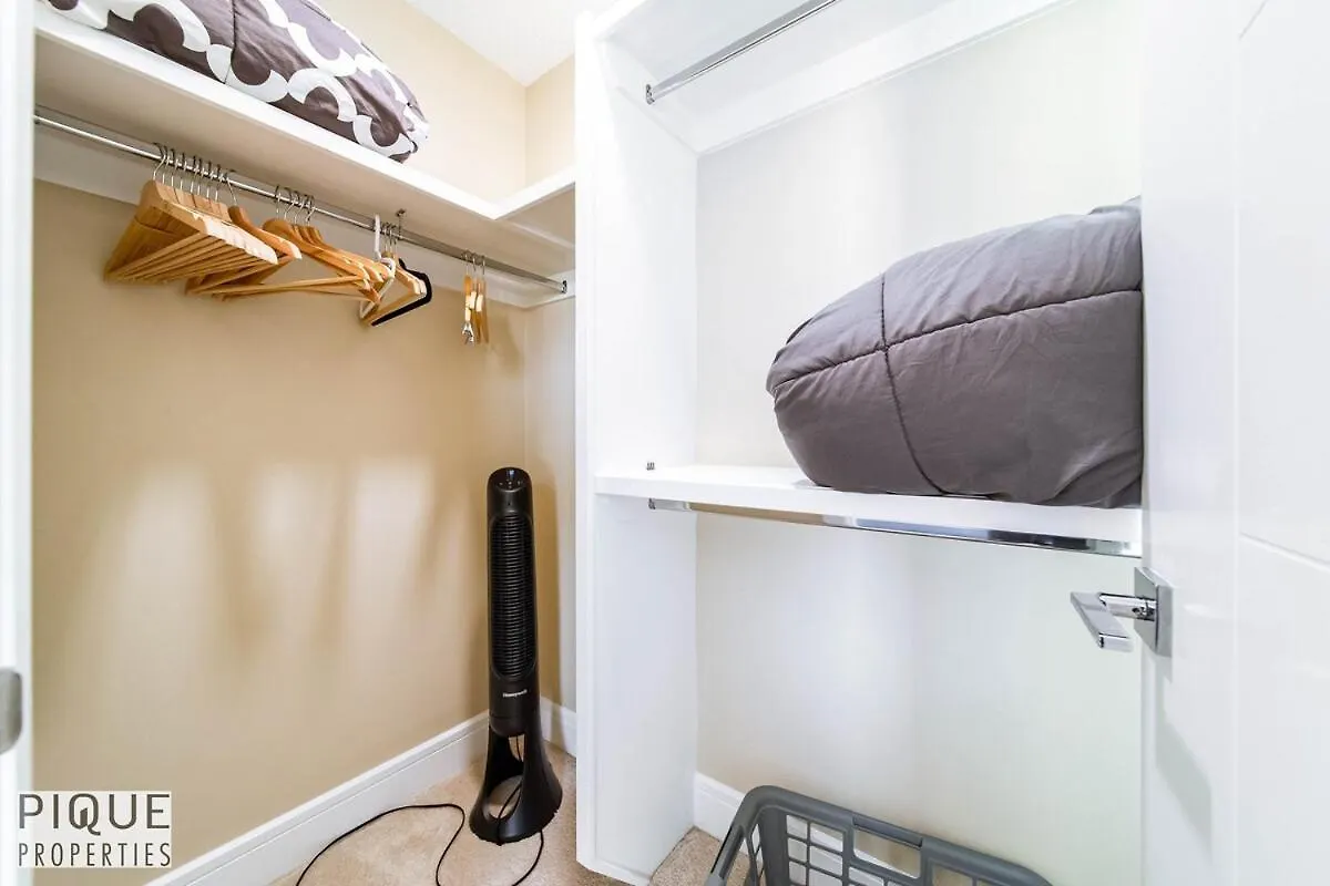 Sol Escape Home - King Bed - Hot Tub - Bbq - Sleeps 12 Edmonton 0*,