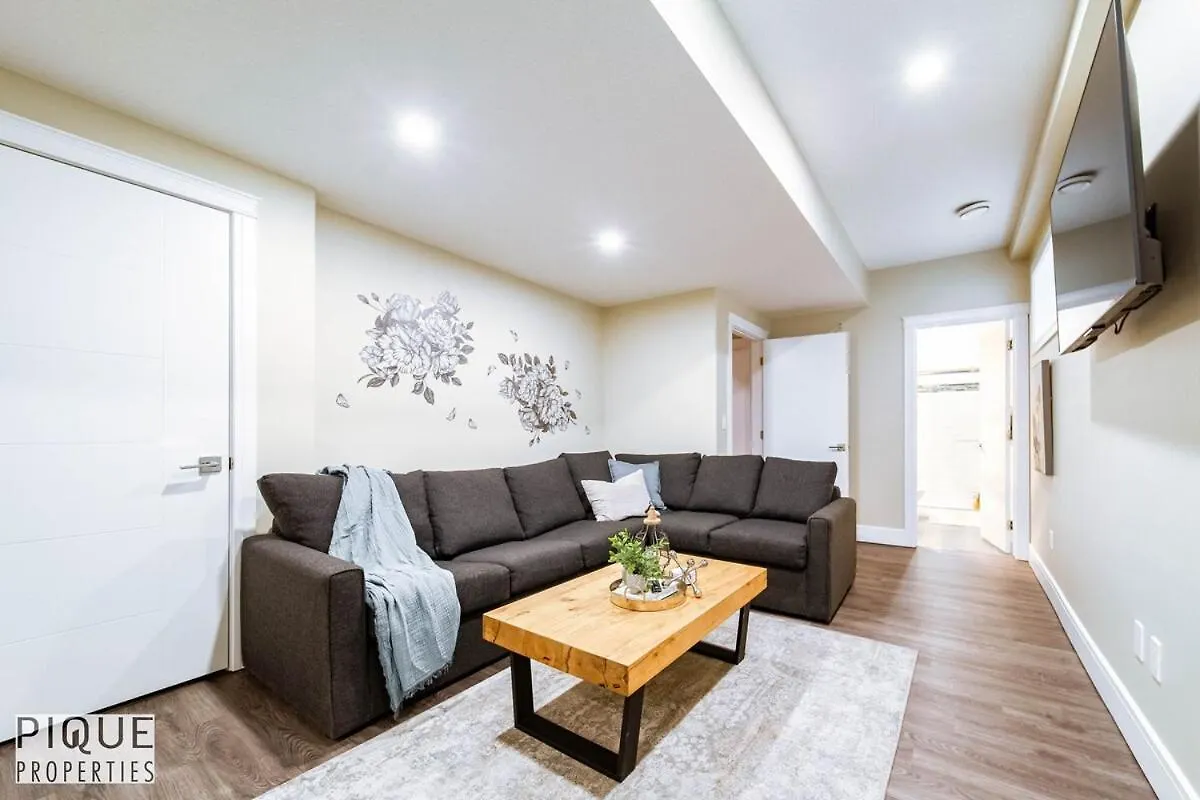 Apartamento Sol Escape Home - King Bed - Hot Tub - Bbq - Sleeps 12 Edmonton