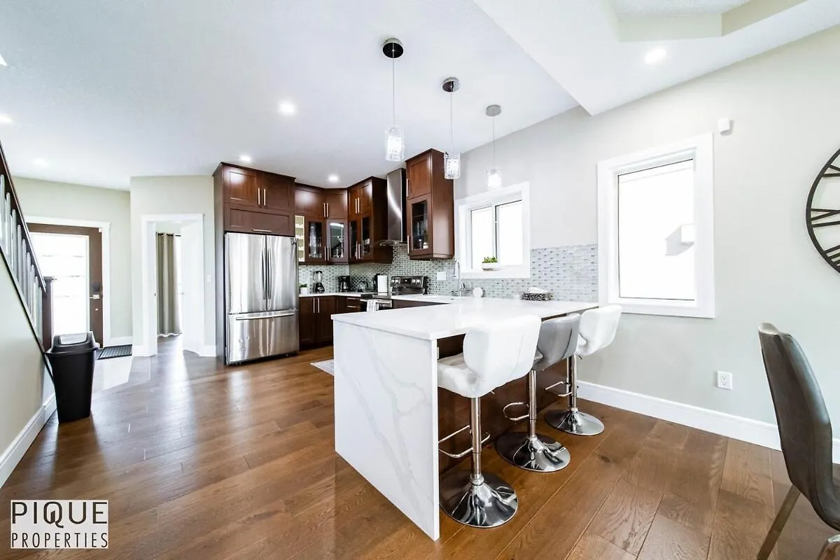 Sol Escape Home - King Bed - Hot Tub - Bbq - Sleeps 12 Edmonton Apartamento