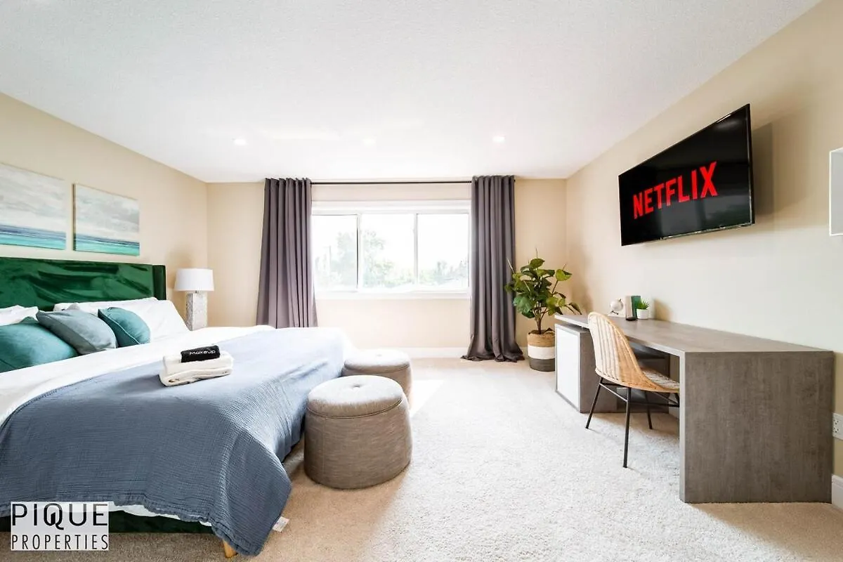 Sol Escape Home - King Bed - Hot Tub - Bbq - Sleeps 12 Edmonton