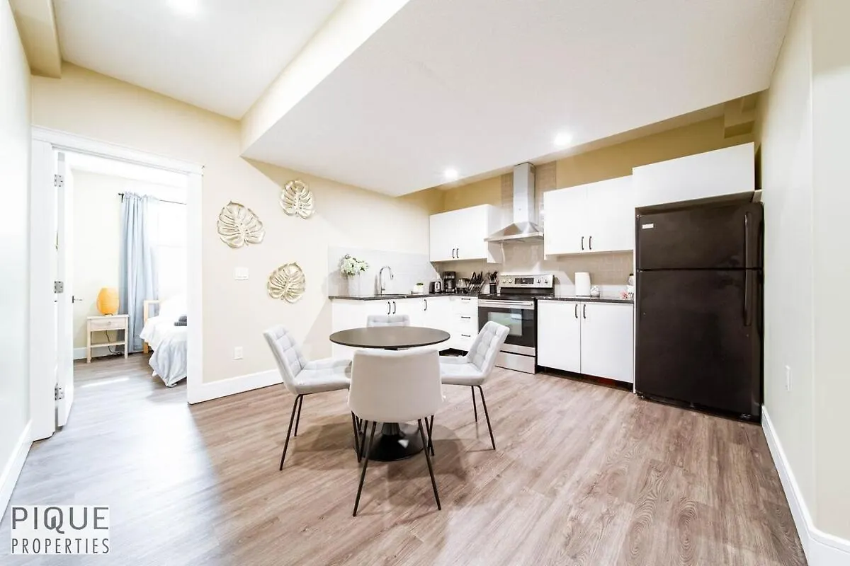 Apartamento Sol Escape Home - King Bed - Hot Tub - Bbq - Sleeps 12 Edmonton
